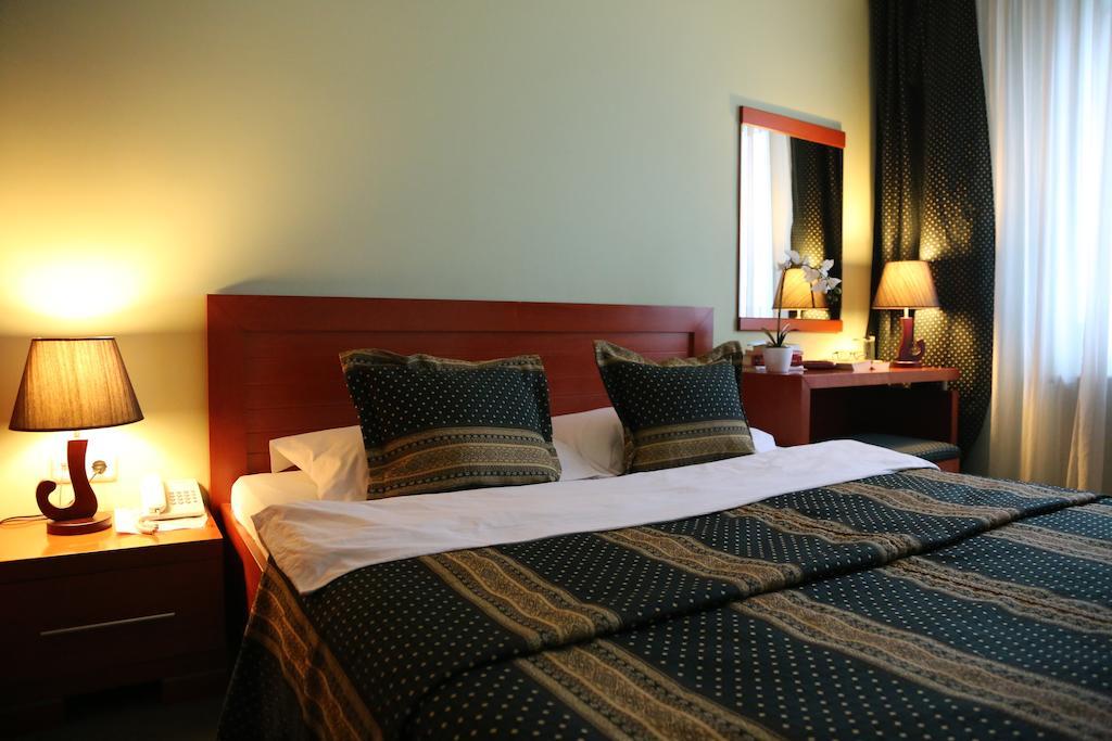 Hotel Apollonia Priština Pokoj fotografie